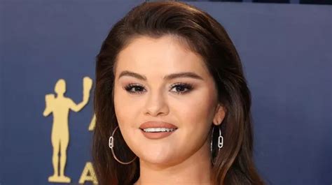 selena gomez nipples|Selena Gomez deletes racy snap after embarrassing wardrobe。